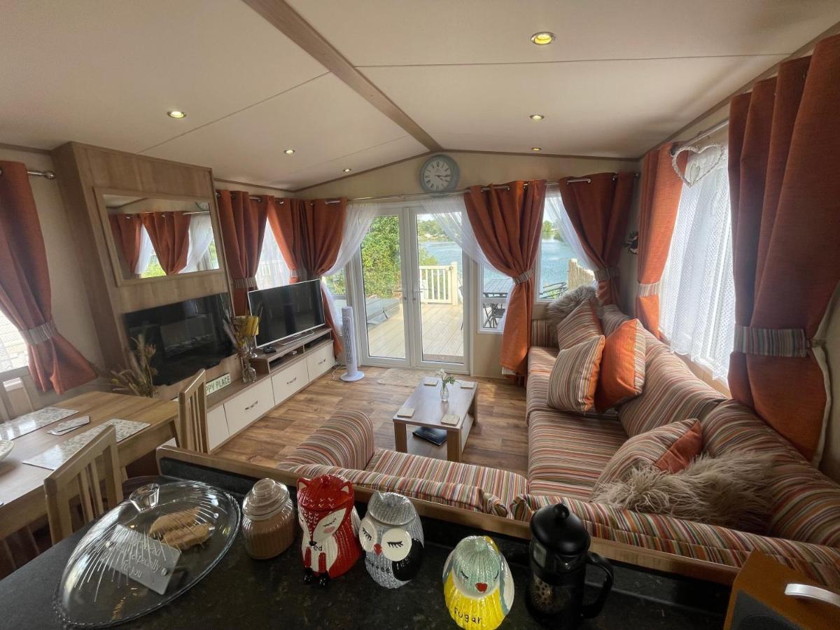 Lakeside Retreat 2 With Hot Tub, Private Fishing Peg Situated At Tattershall Lakes Country Park Eksteriør billede